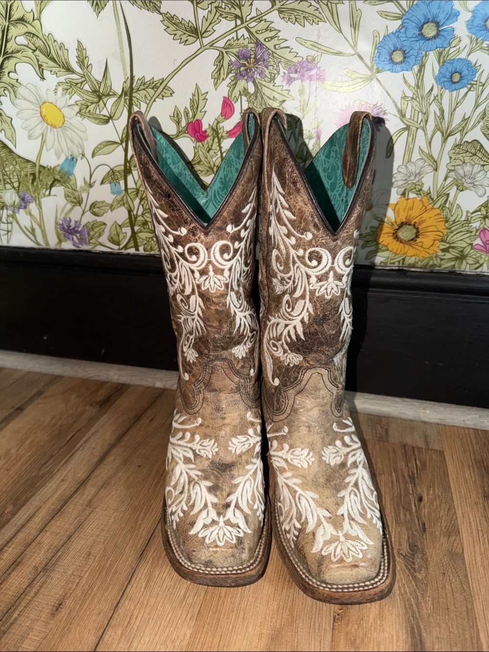 Corral Brown Leather Western Boots with White Embroidery - Teal Lining